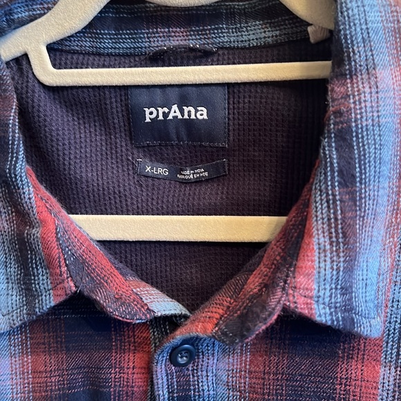 PRANA BLUE AND RED PLAID LONG SLEEVED BUTTON DOWN THERMAL INSIDE SIZE XL - Picture 2 of 4